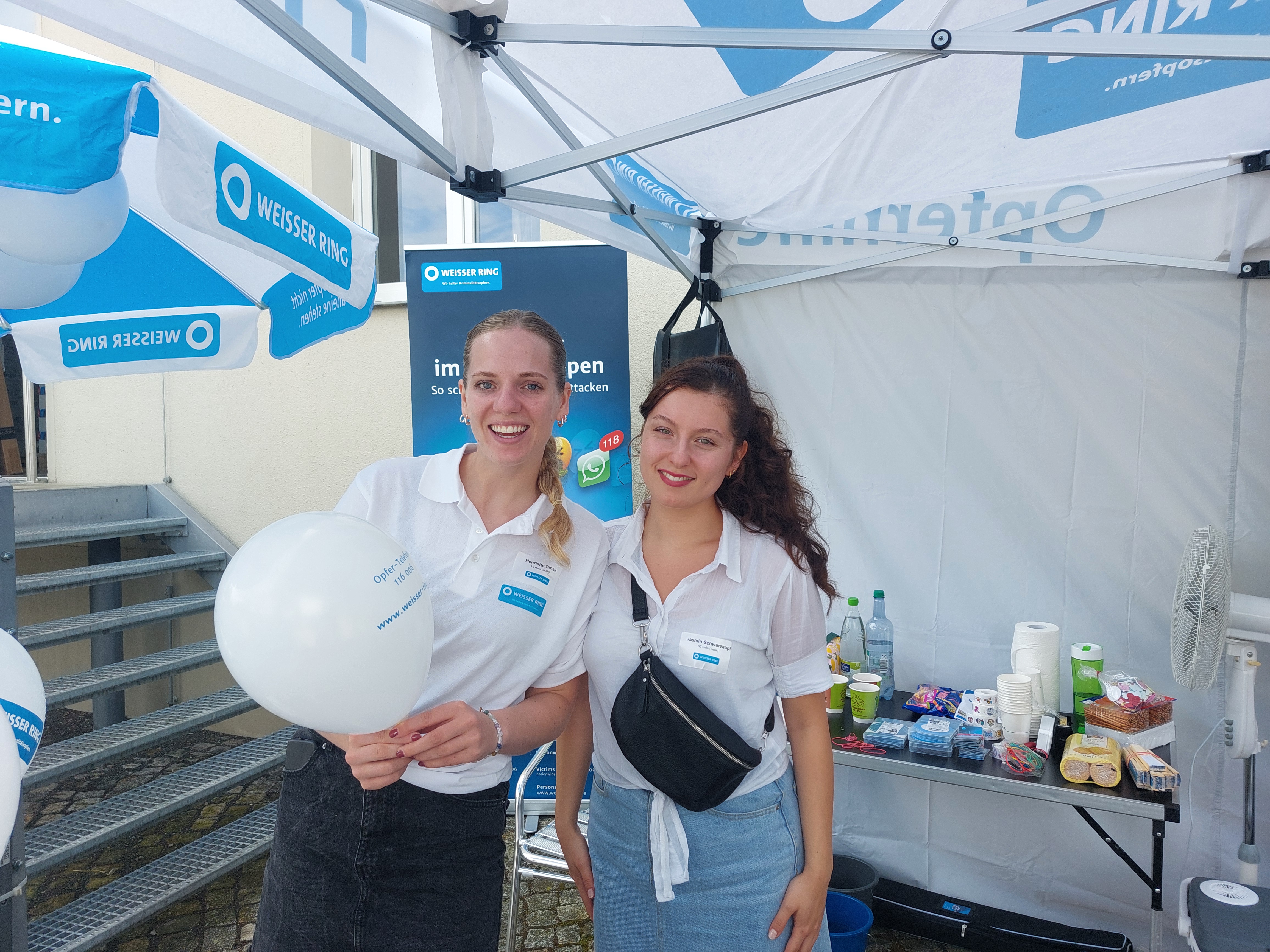 Henriette Dinse und Jasmin Schwarzkopf (beide AS Halle)